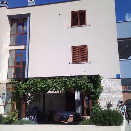 Apartman Edi Nin Exteriör bild